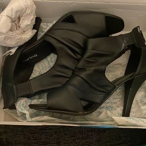 Brand Spring Black low heel 8.5 worn